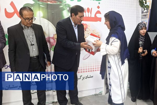جشنواره غذای ایرانی به مناسبت هفته فرهنگی در فرهنگسرای بعثت صفادشت 