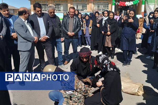 مدرسه انقلاب‌، تجلی‌گر آرمان ملت ایران