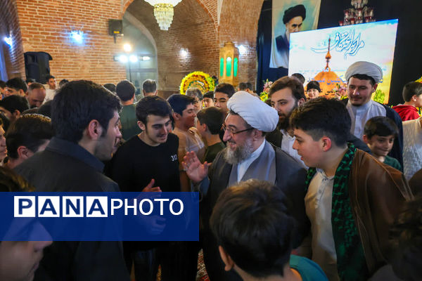 هم‌نشینی معنویت و تعلیم در مسجد