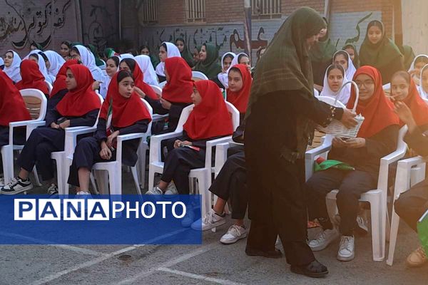برگزاری مراسم روز دانش‌آموز در مدارس بهارستان‌دو