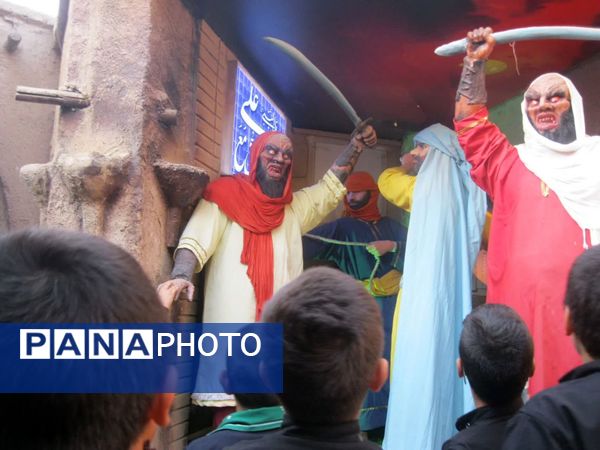 بازدید دانش آموزان دبستان سمیه قم از نمایشگاه حدیث غربت