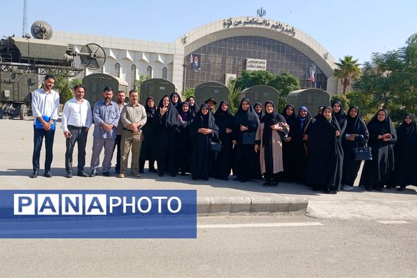 بازدید فرهنگیان بسیجی و دانش‌آموزان ملارد از نمایشگاه هوا و فضا