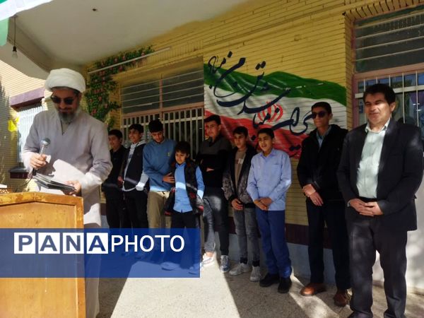 تقدیر از دانش‌آموزان فعال حوزه فرهنگی و مذهبی دبیرستان نمونه دانش