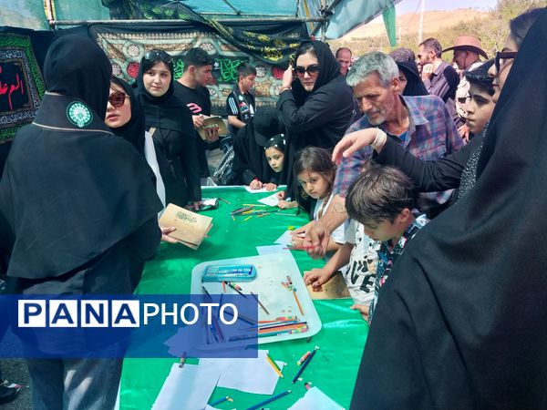 خدمت‌رسانی پیشتازان و خبرنگاران دانش‌آموزی در موکب عشاق‌الحسین گاوازنگ