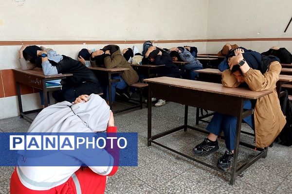 مانور سراسری زلزله در مدارس کهریزک و باقرشهر 