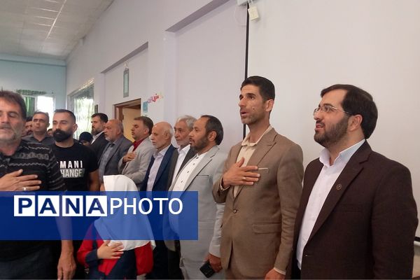  جشن پدر و دختری در دبستان مالک اشتر ملارد در دهه کرامت پیوند مهر را طنین انداز کرد 
