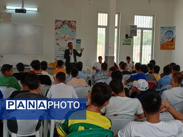 حضور جمعی از اعضای دبیرستان نمونه آیت‌الله خامنه‌ای در مدرسه نمونه دانش