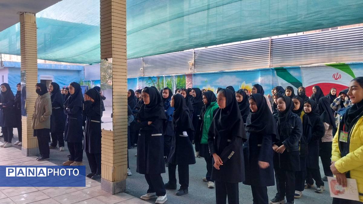 گرامیداشت هفته بسیج دانش آموزی در دبیرستان فیاض 