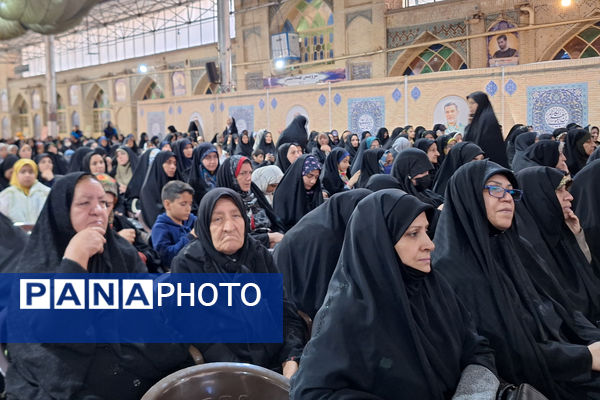 «ضیافت نور» دیدار رمضانی جمعی از بانوان شیراز ، با نماینده ولی فقیه در فارس
