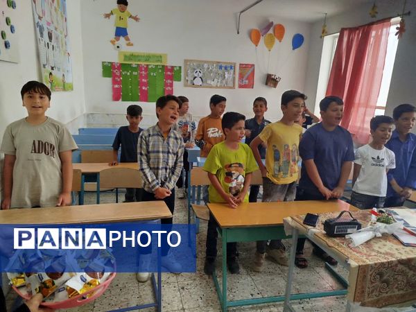 تقدیر از پیشتازان دبستان شهید پسندیده  فدافن توسط معاون پرورشی آموزشگاه