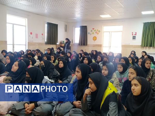 کارگاه آشنایی با فضای مجازی در دبیرستان دخترانه امید 