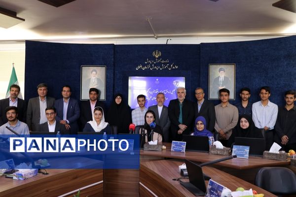 تجلیل از دانش آموزان افتخارآفرین خراسان رضوی در کنکور سراسری و مدال آور در المپیادهای علمی جهانی