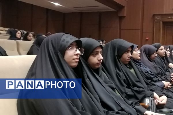 تقدیر از ستارگان علمی، فرهنگی و ورزشی دختر به‌مناسبت دهه کرامت