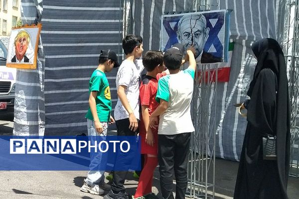 حضور پرشور فرهنگیان و برپایی غرفه های ستاد امر به معروف و نهی از منکر آموزش و پرورش در نمازجمعه 