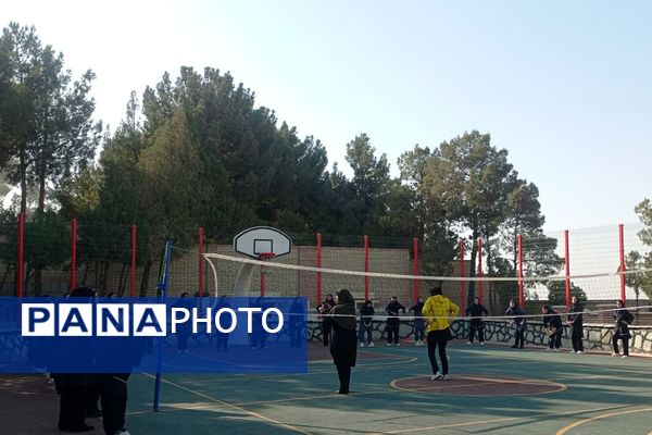 برگزاری المپیاد ورزشی درون مدرسه‌ای در مدرسه علامه مجلسی شهرستان پیشوا