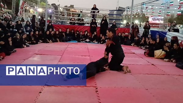 میدان‌نمایی رزم‌آوران طوس در قلب مشهد