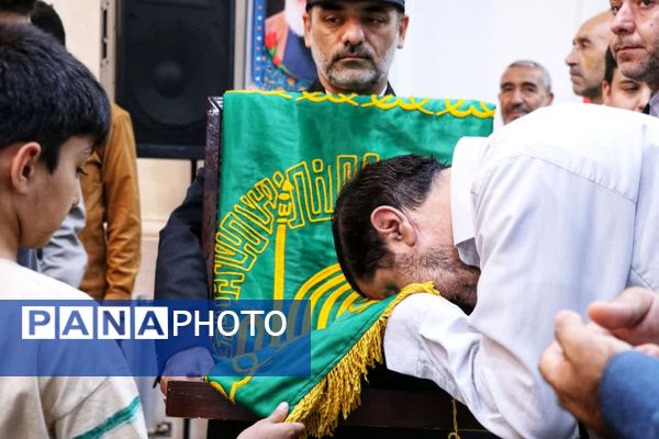 پرچم متبرک امام رضا (ع) در جشن ولادت امام رئوف در مسجد امام حسن عسکری (ع) بجنورد 