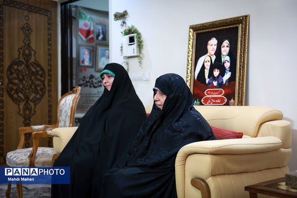 دیدار معاون برنامه و توسعه منابع وزارت آموزش و پرورش از خانواده شهید ساداتی ارمکی