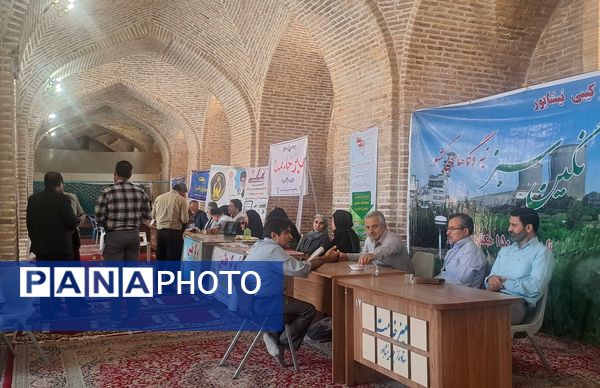 میز خدمت ادارات نیشابور پیش از نماز جمعه 