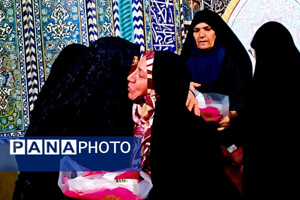 برگزاری محفل انس با قرآن و تجلیل از خانواده‌ شهدا