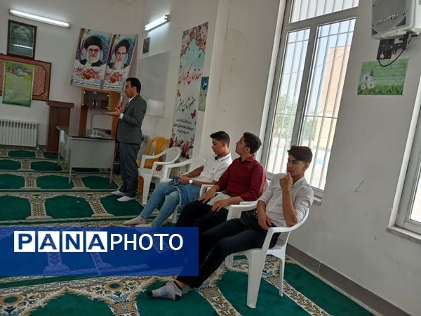 حضور جمعی از اعضای دبیرستان نمونه آیت‌الله خامنه‌ای در مدرسه نمونه دانش