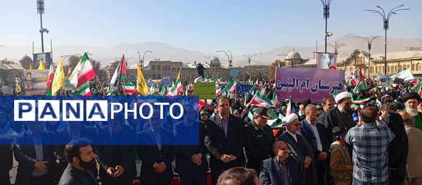 حضور پررنگ پیشتازان، جلوه‌ای از نشاط و بصیرت دانش‌آموزی در سیزده آبان