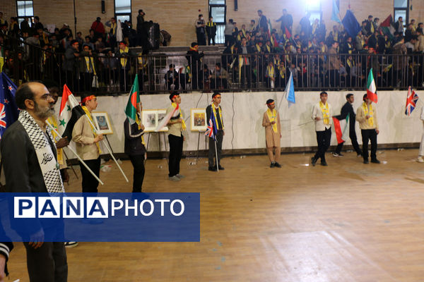 حضور پرشور دانش‌آموزان قمی در همایش «یاوران انقلاب، پیشتازان مقاومت»-1