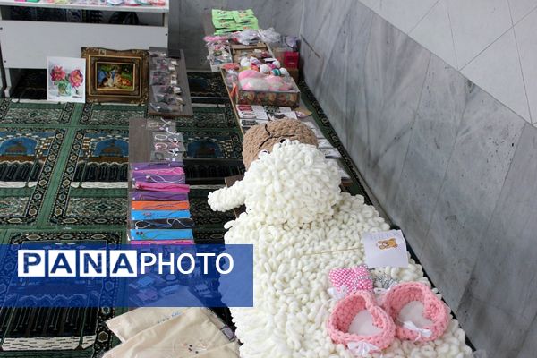 بازدید مدیر کانون فرهنگی هدایت از نمایشگاه آثار تجسمی دانش‌آموزان سوده