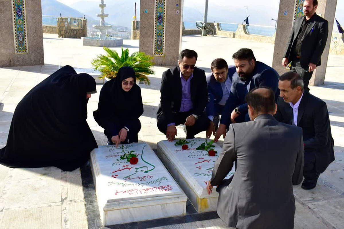 تجدید میثاق معاون آموزش ابتدایی وزیر آموزش و پرورش با شهدای گمنام یاسوج
