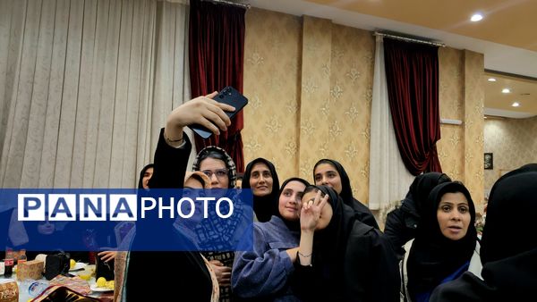 جشن فارغ‌التحصیلی دانش‌آموزان دختر بروجنی
