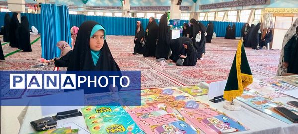 برپایی میز خدمت ادارات مختلف استان در مصلی امام خمینی (ره)