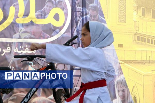 طرح پویا، شهر پویا با برگزاری  همایش پیاده روی خانوادگی در بوستان ورزش ملارد 