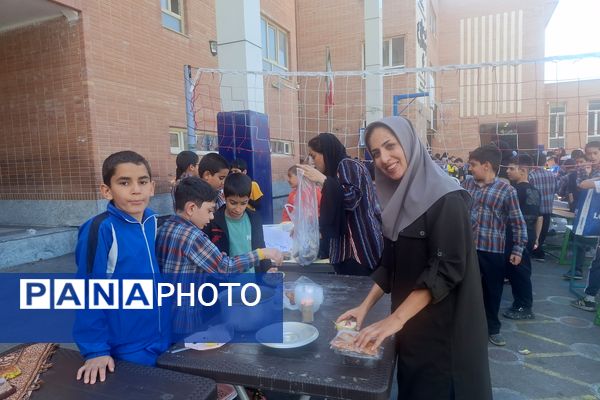 برگزاری بازارچه کسب و کار دانش‌آموزی با مهارت کسب و کار و درآمد و استقلال مالی
