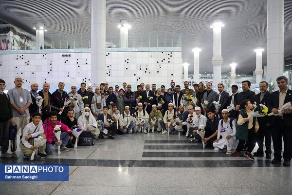 مراسم استقبال بازگشت اولین کاروان عمره گذار دانش آموزان پسر