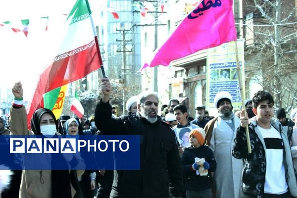 راهپیمایی یوم‌الله ۲۲بهمن با حضور پرشور مردم در استان البرز