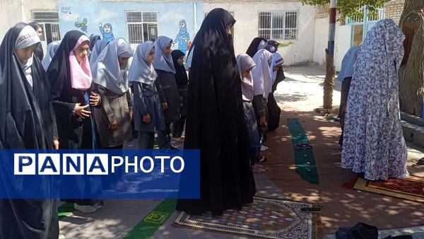 برپایی نماز جماعت  در دبستان شهید نجفی فدافن 