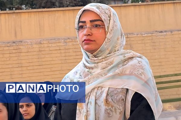 مراسم راز و رهایی؛ پنجره‌ای به دنیای دو نسل در دبیرستان نمونه‌دولتی ولایت بهارستان‌دو