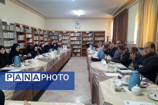 برگزاری پنجمین جلسه هم‌اندیشی مدیران هنرستان‌های ناحیه یک