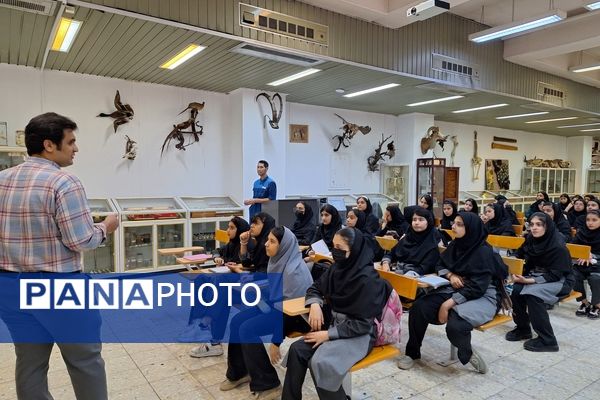 بازدید دانش‌آموزان از موزه زمین شناسی و جانور شناسی دانشگاه فردوسی مشهد