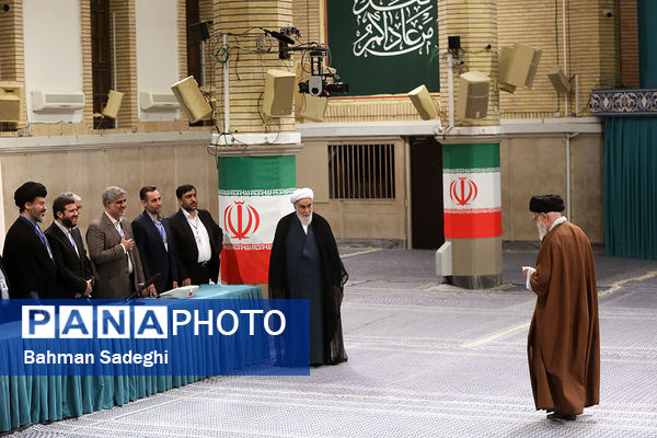 حضور رهبر معظم انقلاب در رای گیری مرحله‌ دوم انتخابات مجلس
