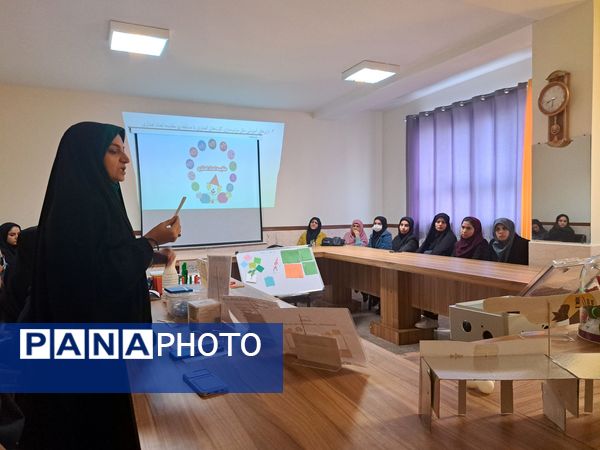 اجرای طرح شورای‌ معلمین هم‌پایه مقطع ابتدایی در دبستان شقایق‌ها شهرستان ملارد 
