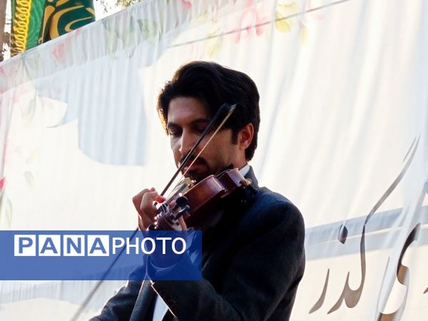 قدم هایی به عشق معلمان