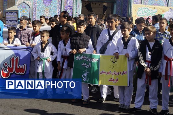 حماسه حضور دانش‌آموزان قرچکی در یوم الله ۱۳ آبان