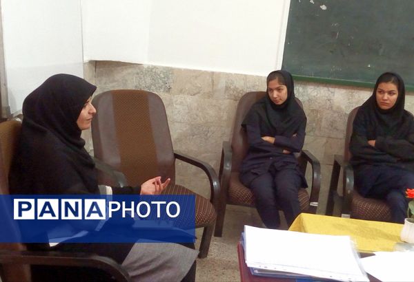 اولین جلسه همیاران مشاور در دبیرستان فاطمیه