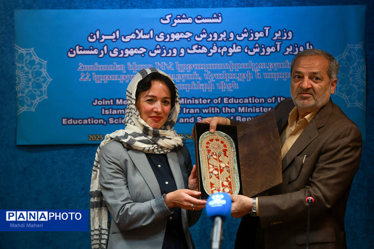 دکتر کاظمی: گسترش زبان و فرهنگ میتواند زمینهساز روابط عمیقتر و پایدارتر شود/ آندراسیان: ارمنستان علاقهمند به توسعه روابط آموزشی و فرهنگی با ایران است