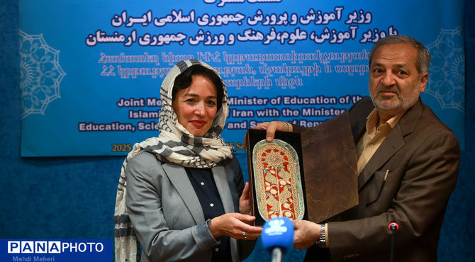 کاظمی: گسترش زبان و فرهنگ می‌تواند زمینه‌ساز روابط عمیق‌تر و پایدارتر شود/ آندراسیان: ارمنستان علاقه‌مند به توسعه ‌روابط آموزشی و فرهنگی با ایران است