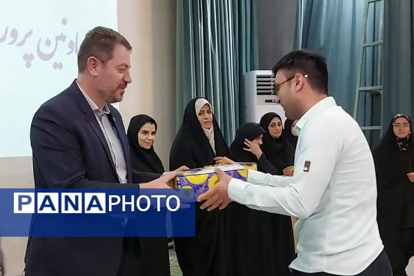 مراسم تجلیل از معاونین پرورشی، مربیان تربیتی و مشاورین مدارس منطقه کهریزک 