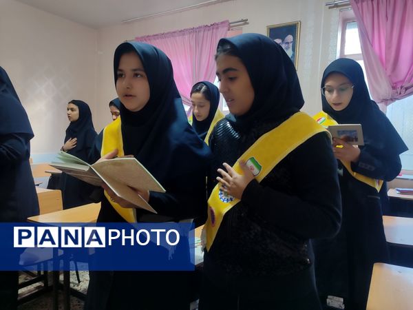 محفل نماز جماعت در دبیرستان شاهد تکتم