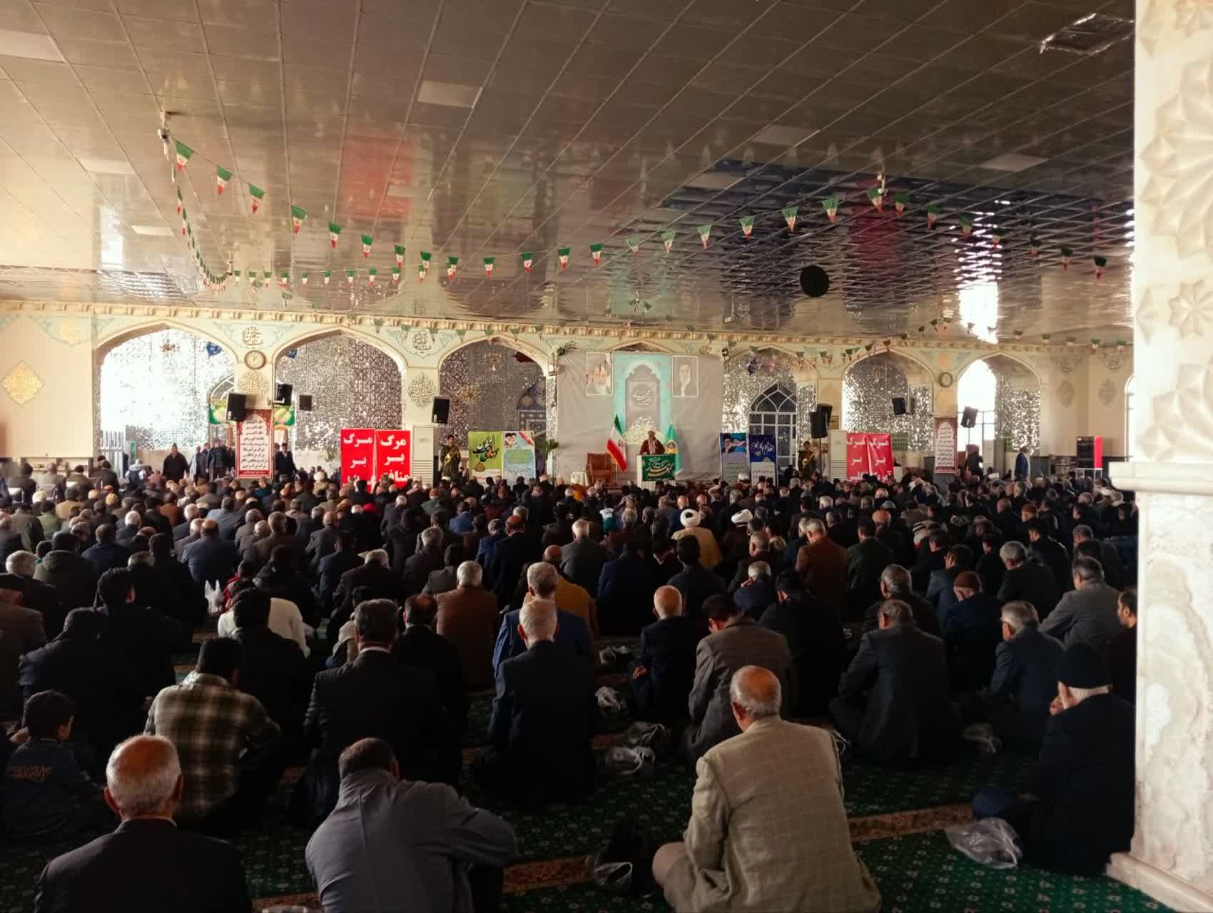 نماز جمعه این هفته شهرستان کاشمر با حضور پر رنگ مردم شهرستان کاشمر برگزار شد 