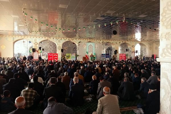 نماز جمعه این هفته شهرستان کاشمر با حضور پر رنگ مردم شهرستان کاشمر برگزار شد 